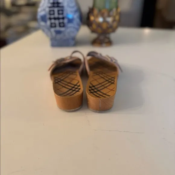 🩷 BURBERRY LIGHT PINK LEATHER CLOGS!