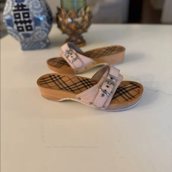 🩷 BURBERRY LIGHT PINK LEATHER CLOGS!