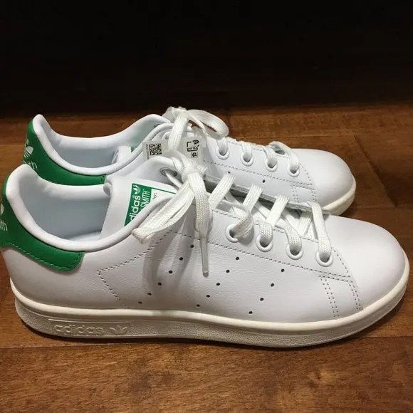 Adidas NWB Youth 3.5 US Stan Smith Sneaker White Green Heel Counter Lace Up