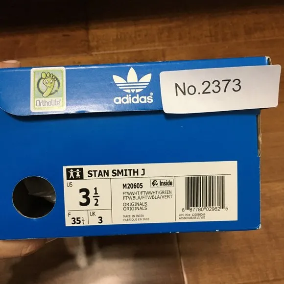 Adidas NWB Youth 3.5 US Stan Smith Sneaker White Green Heel Counter Lace Up