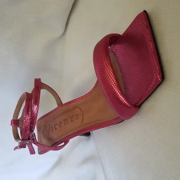 ANTHROPOLOGIE VICENZA SEXY  STRAPPY SANDLE  METALLIC PINK KITTEN HEEL