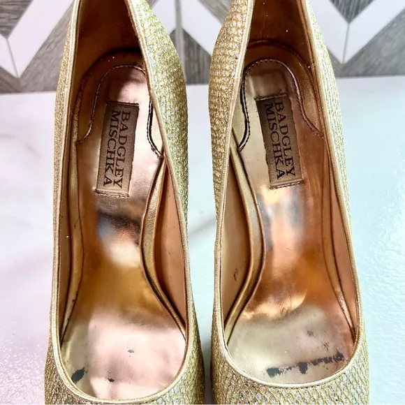 Badgley Mischka Humbie II Gold Glitter Sparkle Peep toe Platform size 7.5