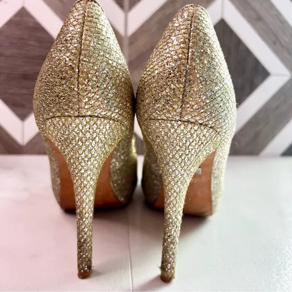 Badgley Mischka Humbie II Gold Glitter Sparkle Peep toe Platform size 7.5