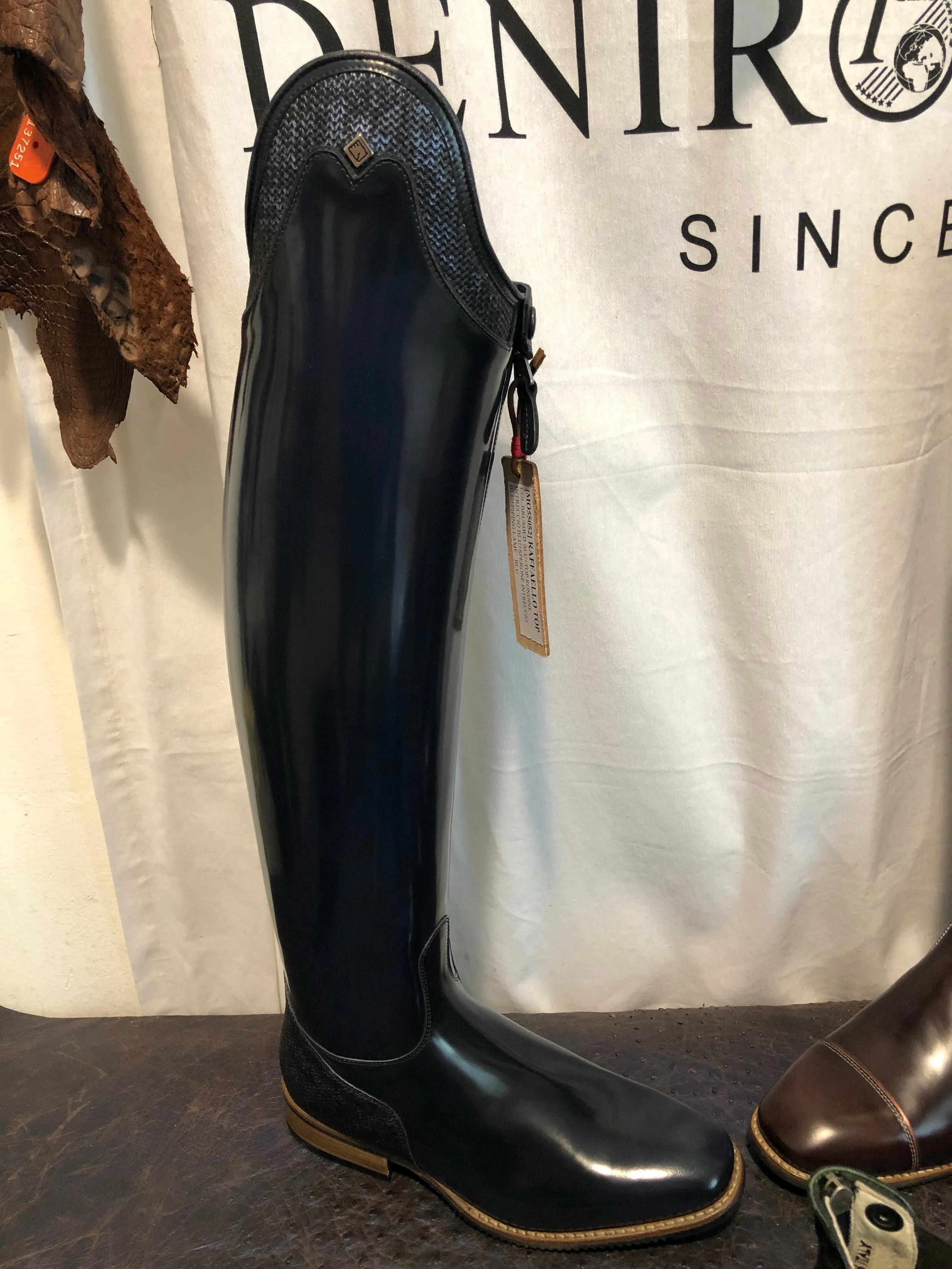 DENIRO RAFFAELO WITH TOP AND HEEL DESIGN
