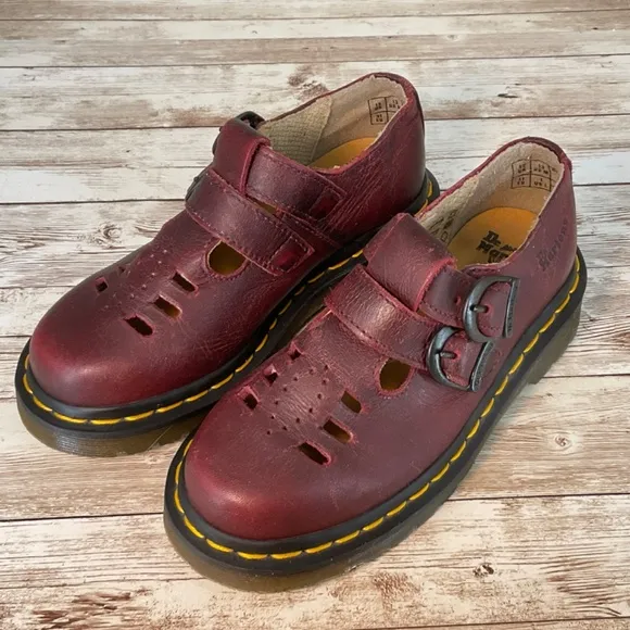 DR MARTENS KIDS COLLECTION OXFORDS CLASSIC MARY JANE 2  BUCKLE STRAP Size 13 EUC