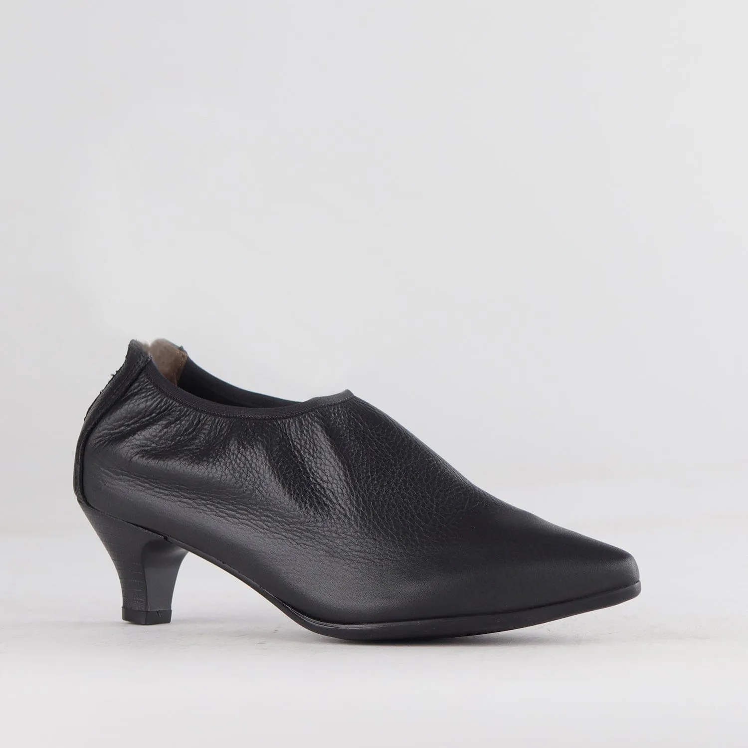 Elasticated Pointy kitten heel shoot in Black - 12632