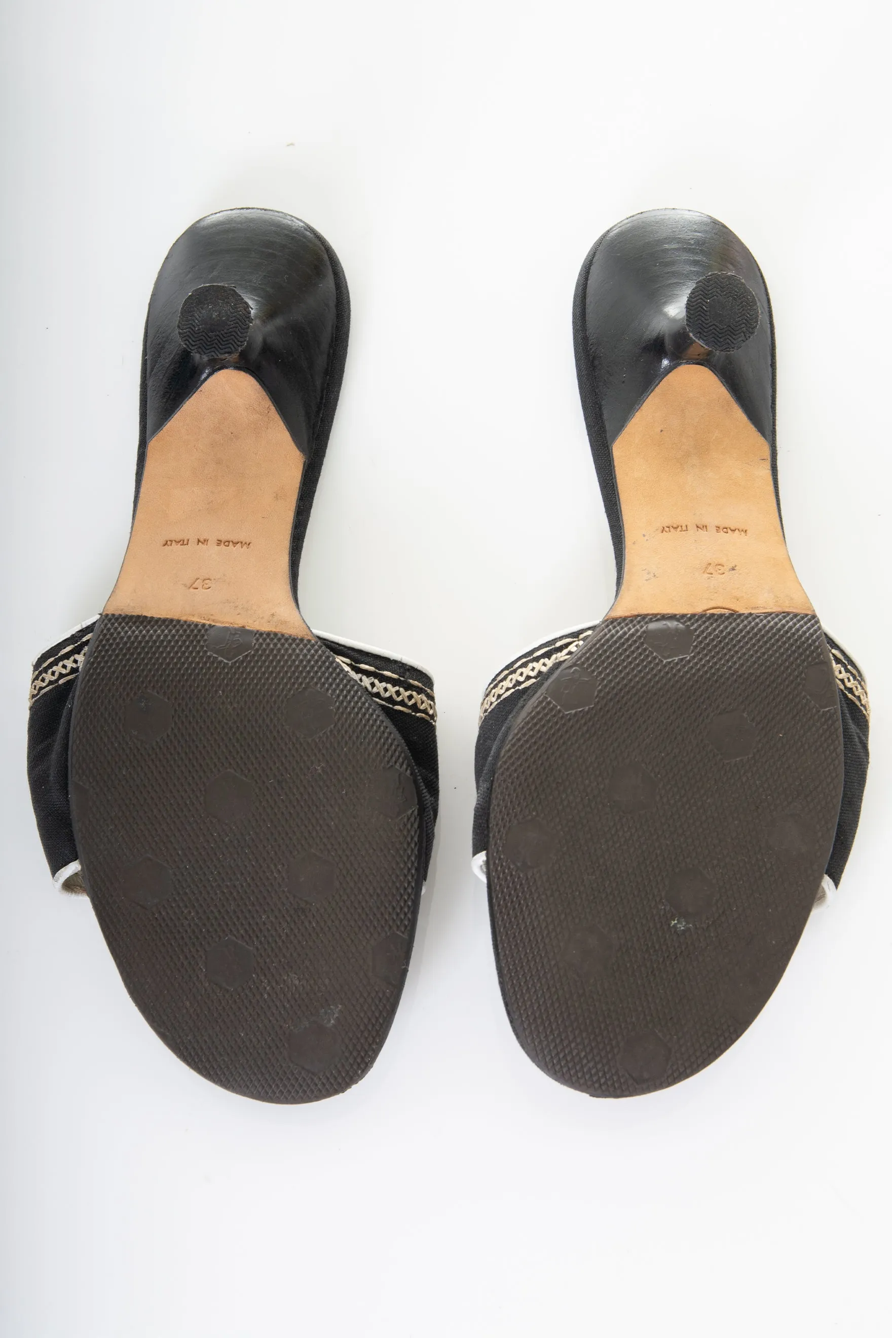 Logo Heels 37