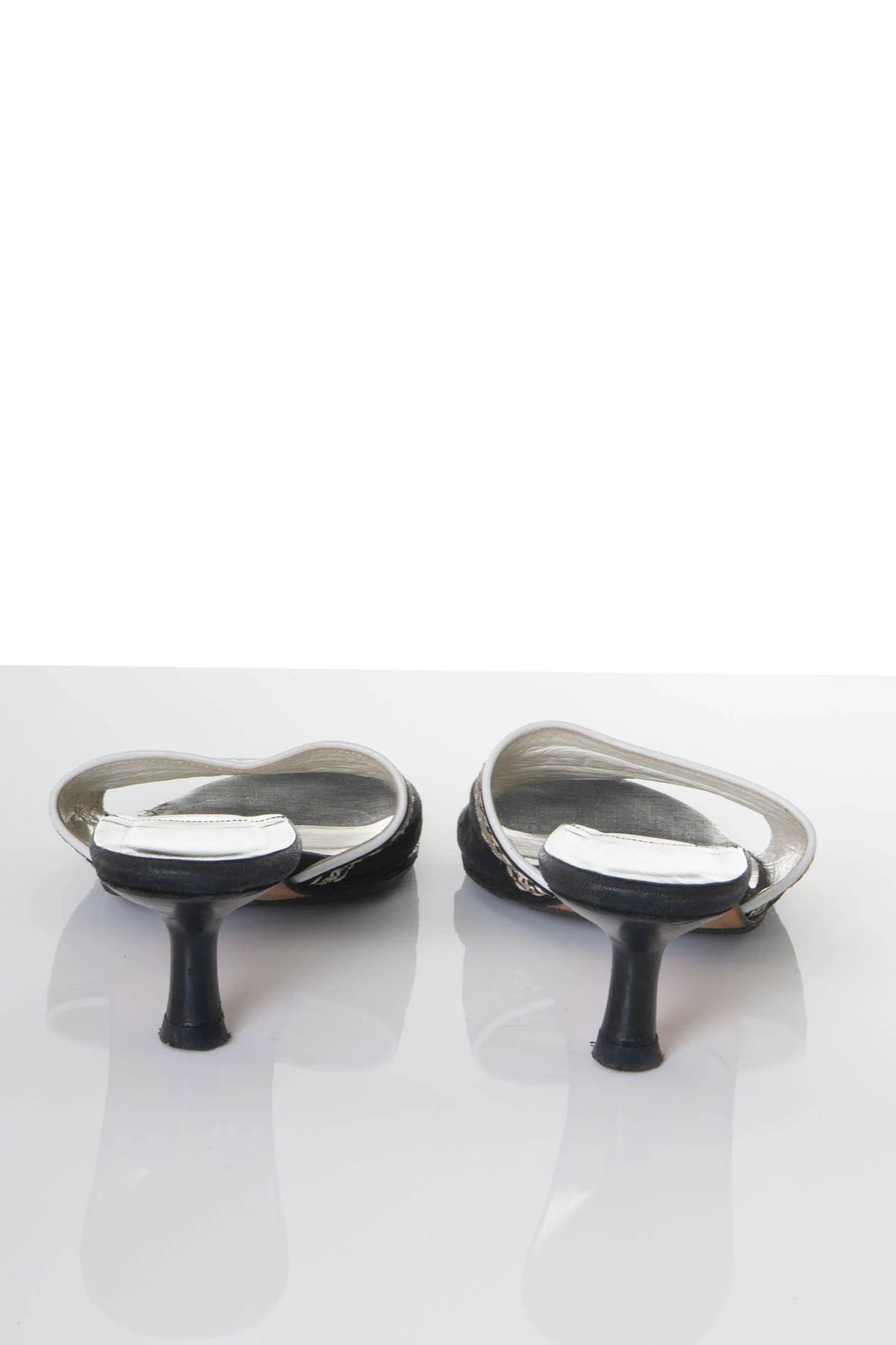 Logo Heels 37