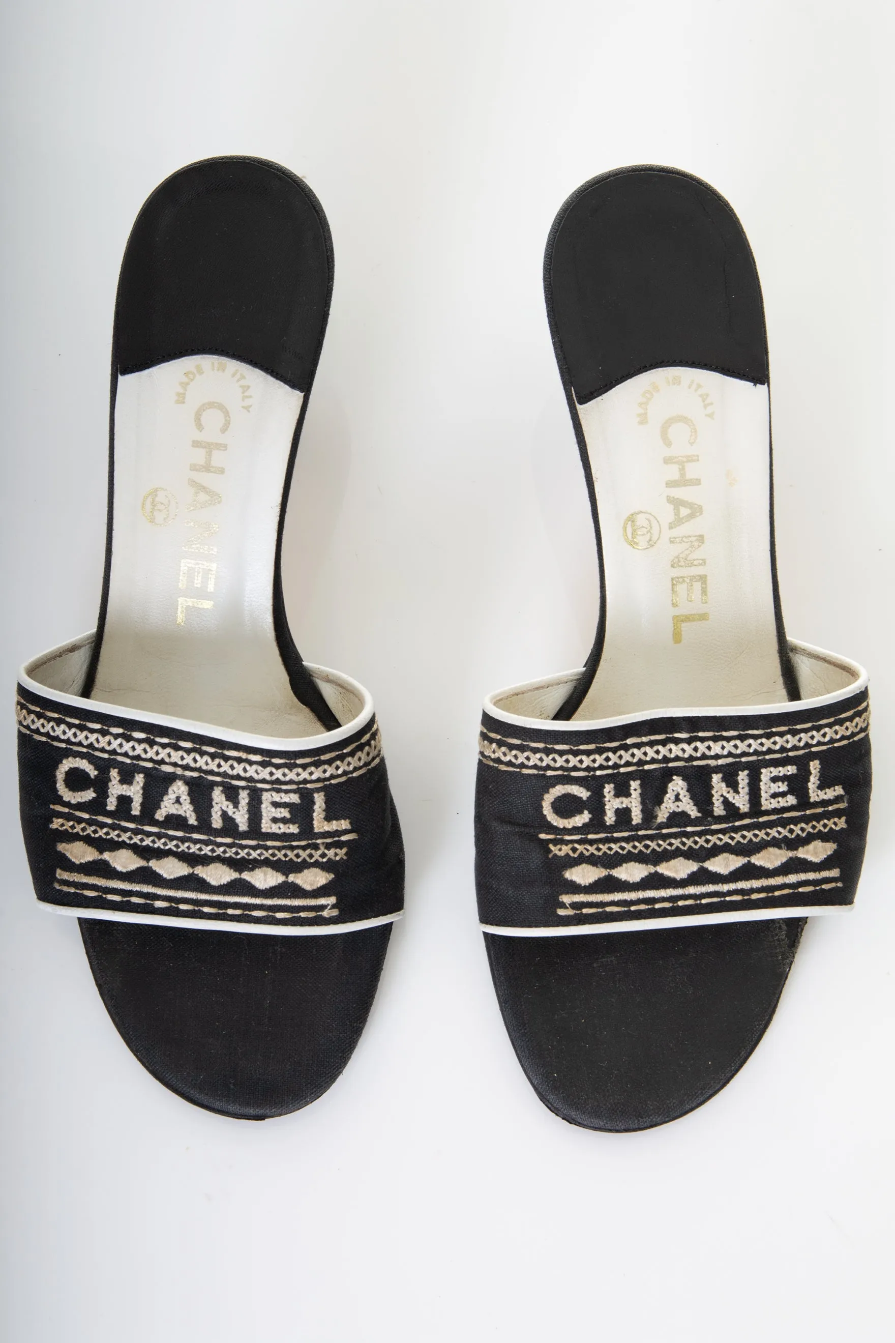 Logo Heels 37