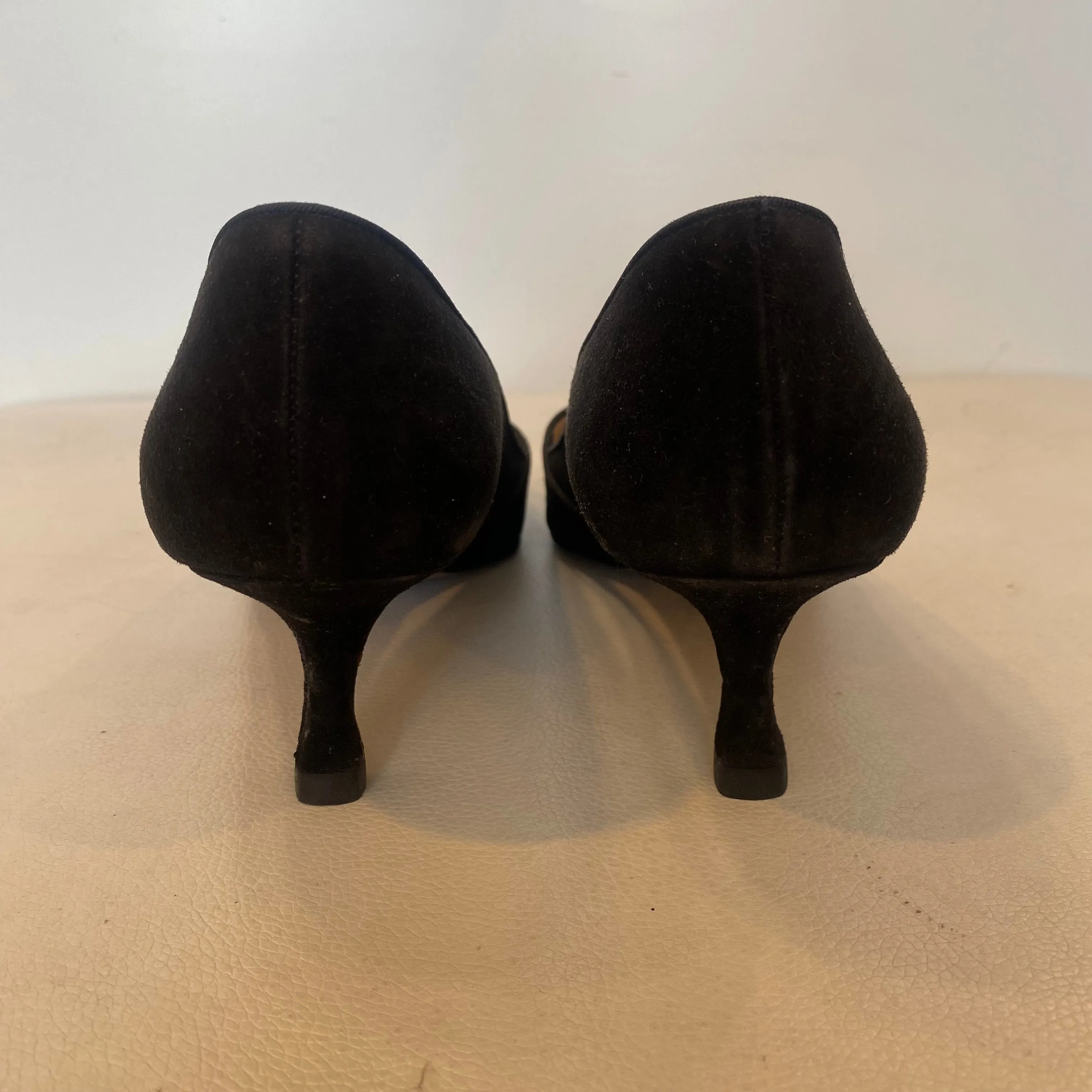 MANOLO BLAHNIK Black Suede Kitten Heels Size 7