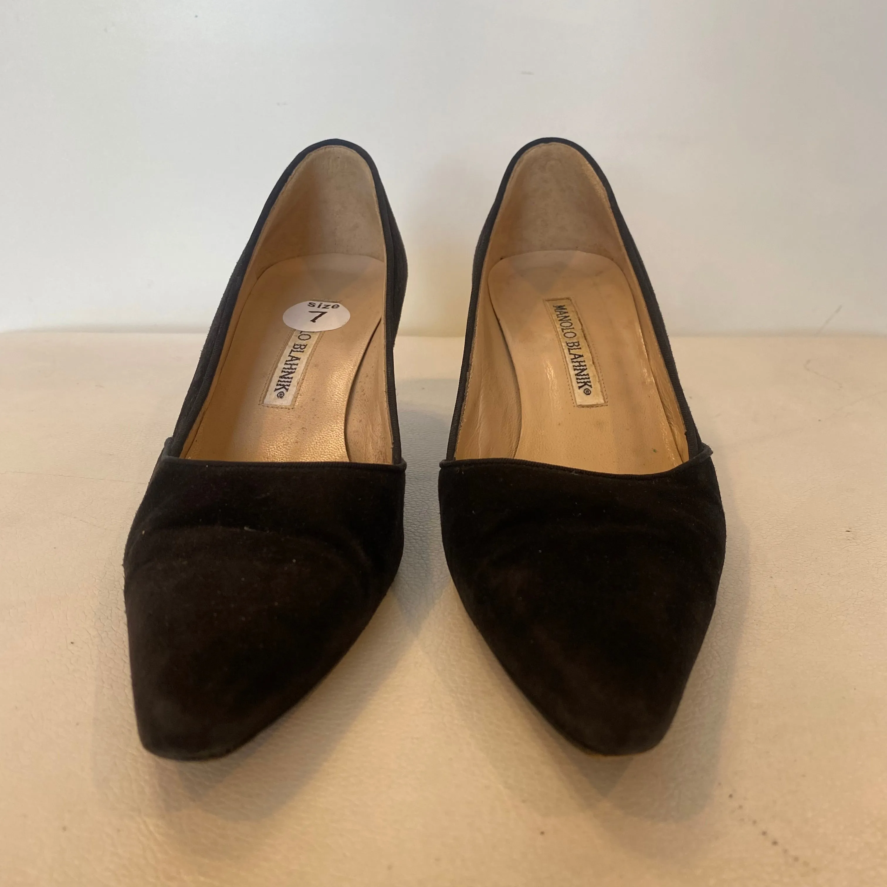MANOLO BLAHNIK Black Suede Kitten Heels Size 7