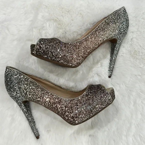 NEW MARC FISHER HARPYLY BEDAZZLED SILVER GLITTERY SPARKLING Ombré HEELS