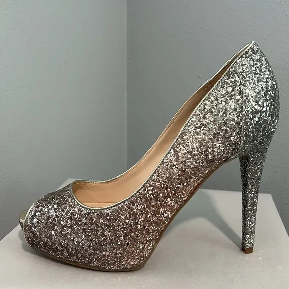 NEW MARC FISHER HARPYLY BEDAZZLED SILVER GLITTERY SPARKLING Ombré HEELS