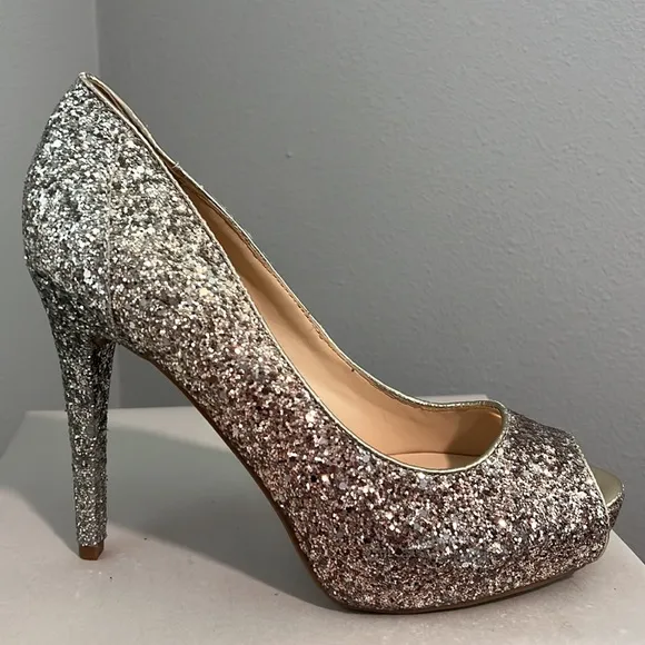 NEW MARC FISHER HARPYLY BEDAZZLED SILVER GLITTERY SPARKLING Ombré HEELS