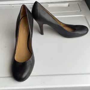 Nine West ambitious heels black stiletto pump round toe leather women size 7 1/2