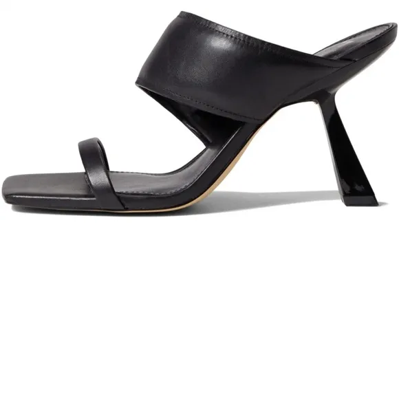 NWOB $150 Marc Fisher Ltd. Deann Leather Heels