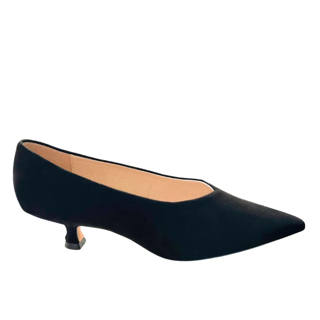 Zoe Kratzmann Candid Heel